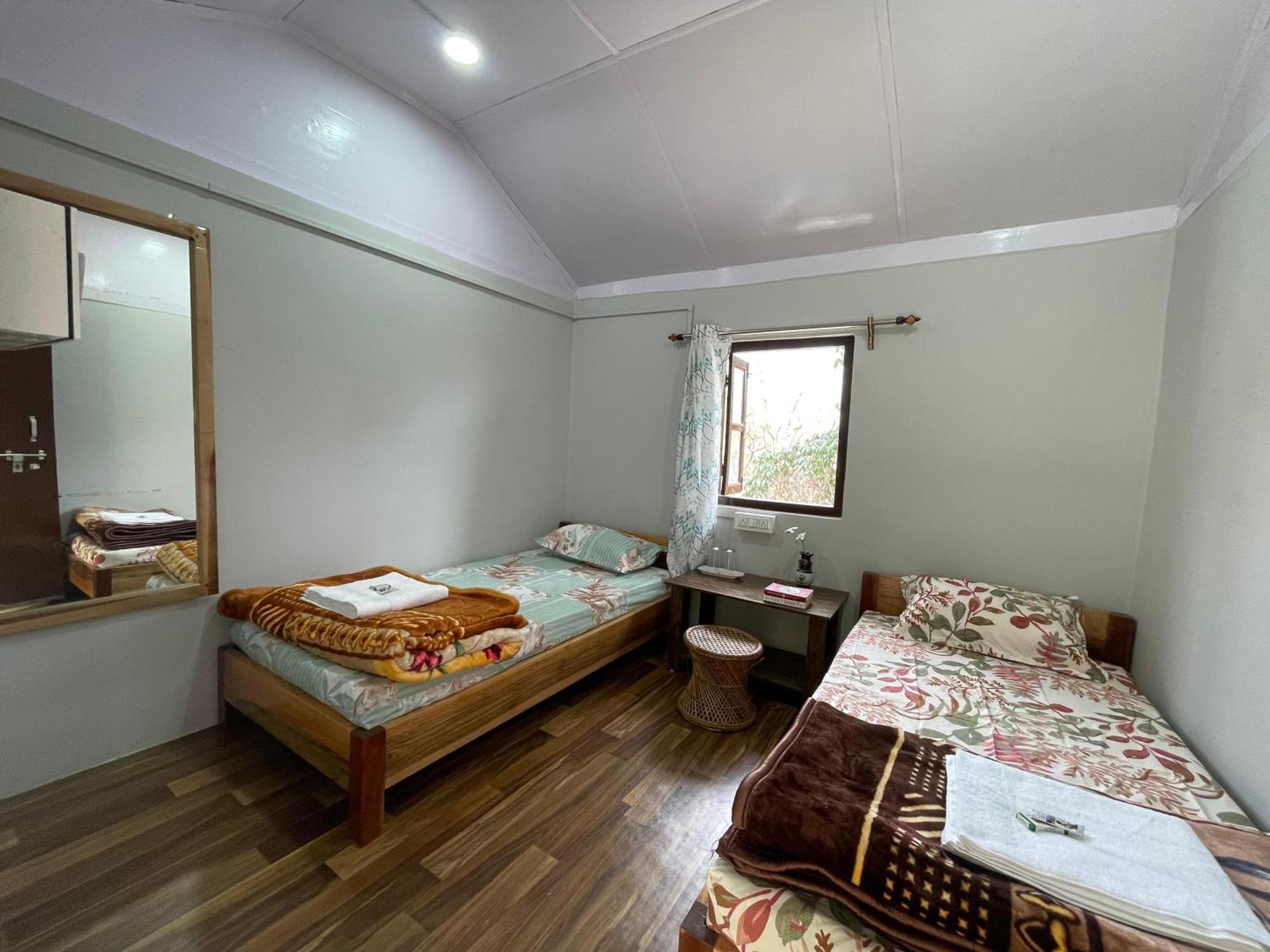 Pakha Dhim Homestay *